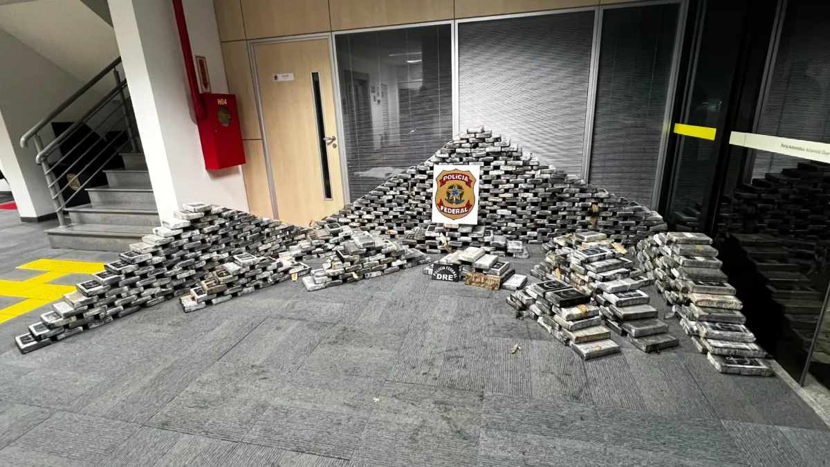 Piso falso e mais de 1 tonelada de cocaína: Polícia Federal desmantela esquema em Santa Catarina