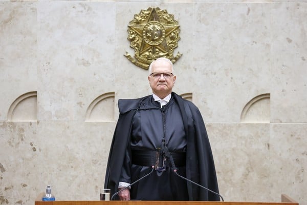 Presidente do STF interrompe afastamento e reintegração de diretores da Polícia Federal e tenta evitar novos conflitos entre ministros da Corte