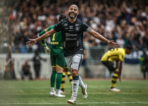 Atacante encerra a carreira após nova lesão no joelho e deixa os gramados com 64 gols e passagens por clubes como São Paulo, Internacional e Bragantino