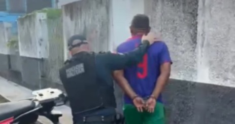 (O registro do momento da prisão) 