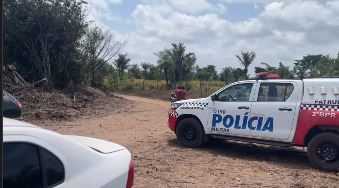 Polícia no local do crime 