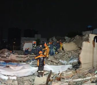 Imagem - Prédio em construção desaba sobre casa e deixa mortos na zona leste de São Paulo