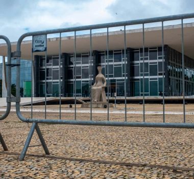 Imagem - Esquema de segurança na Praça dos Três Poderes será reforçado para julgamento de Moraes no STF
