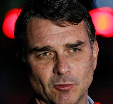 Imagem - PF aponta cobranças de Flávio a Vorcaro por filme Dark Horse