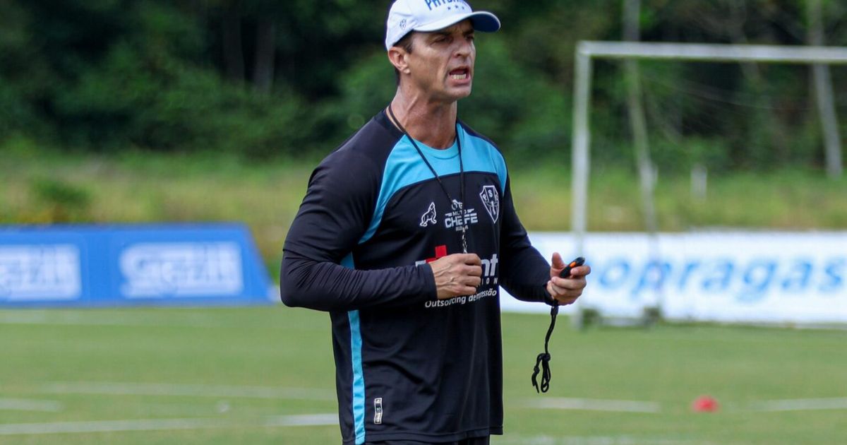 Paysandu anuncia demissão de Júnior Rocha e auxiliar técnico