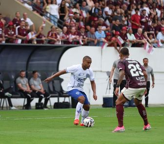 Imagem - Ferroviária segura pressão do Paysandu, vence por 1 a 0 e complica a vida do Papão no quadrangular
