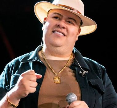 Imagem - Avião do cantor Rey Vaqueiro pega fogo e cantor cancela dois shows neste domingo