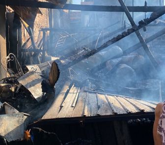 Imagem - Incêndio atinge padaria e casa durante a madrugada na Terra Firme, em Belém