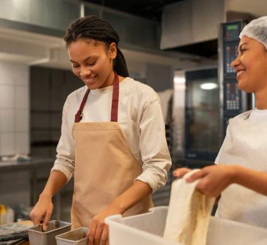 Imagem - Empresa abre vagas em Belém para áreas de cozinha, administração e serviços gerais