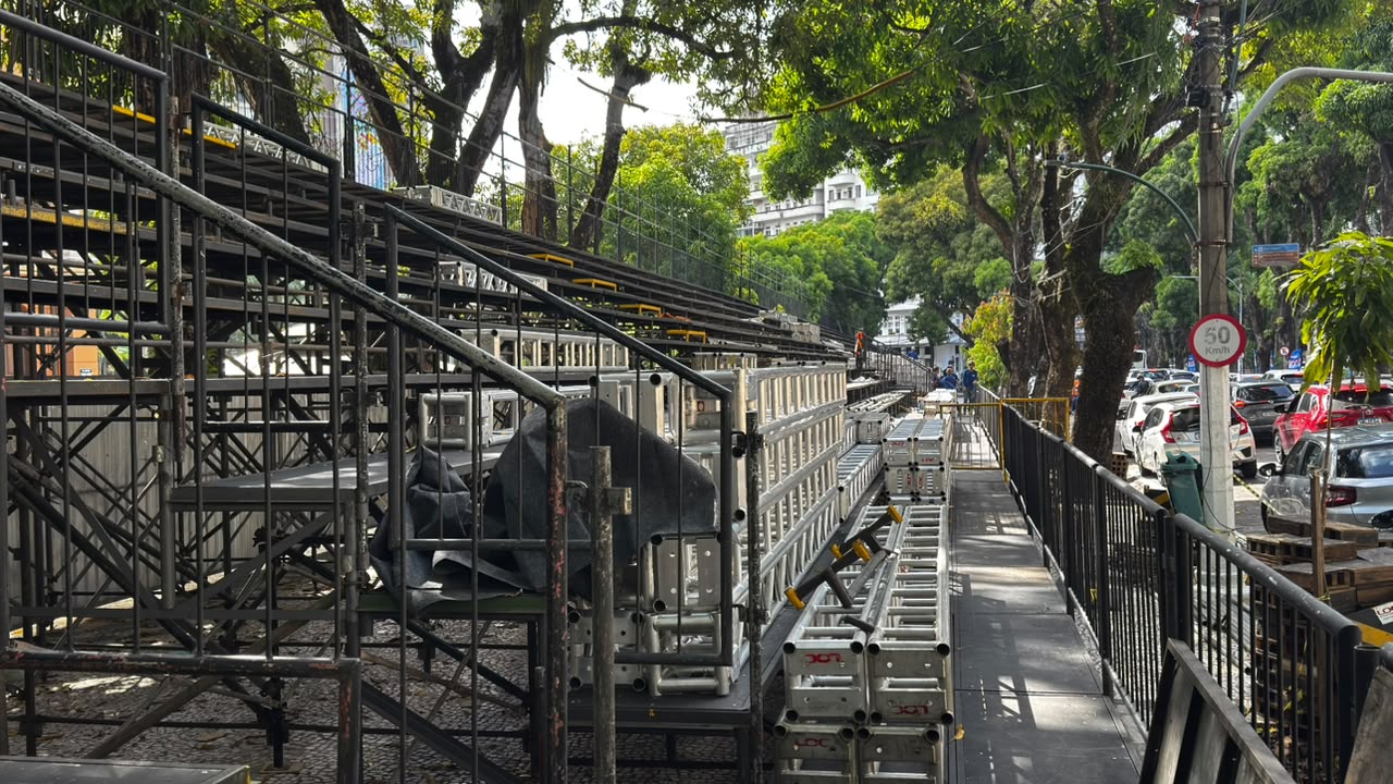 Arquibancadas do Círio começam a ser montadas na Avenida Presidente Vargas, em Belém