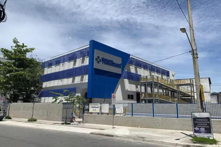 Colégio orientou alunos que procurassem atendimento médico após risco de infecção -