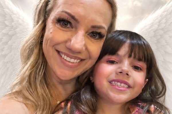 Fabiane e sua filha Bianca, de seis anos.

