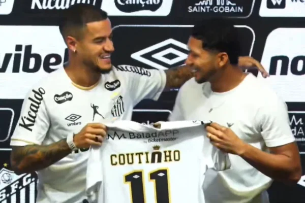 Meia-atacante foi apresentado nesta segunda-feira (14) e contou que mensagens do amigo ajudaram na decisão de voltar ao futebol