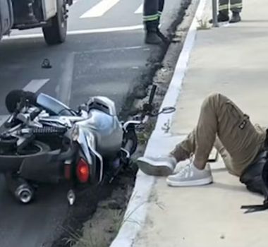 Imagem - Idosa morre após ser atropelada por moto e parar embaixo de caminhão na Júlio César, em Belém