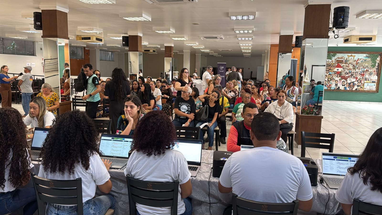 Retirada de ingressos gratuitos para arquibancada do Círio começa hoje em Belém