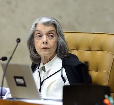 Imagem - Após pedido de desculpas em sessão, juízas entregam flores e carta para Cármen Lúcia: “Não está sozinha”
