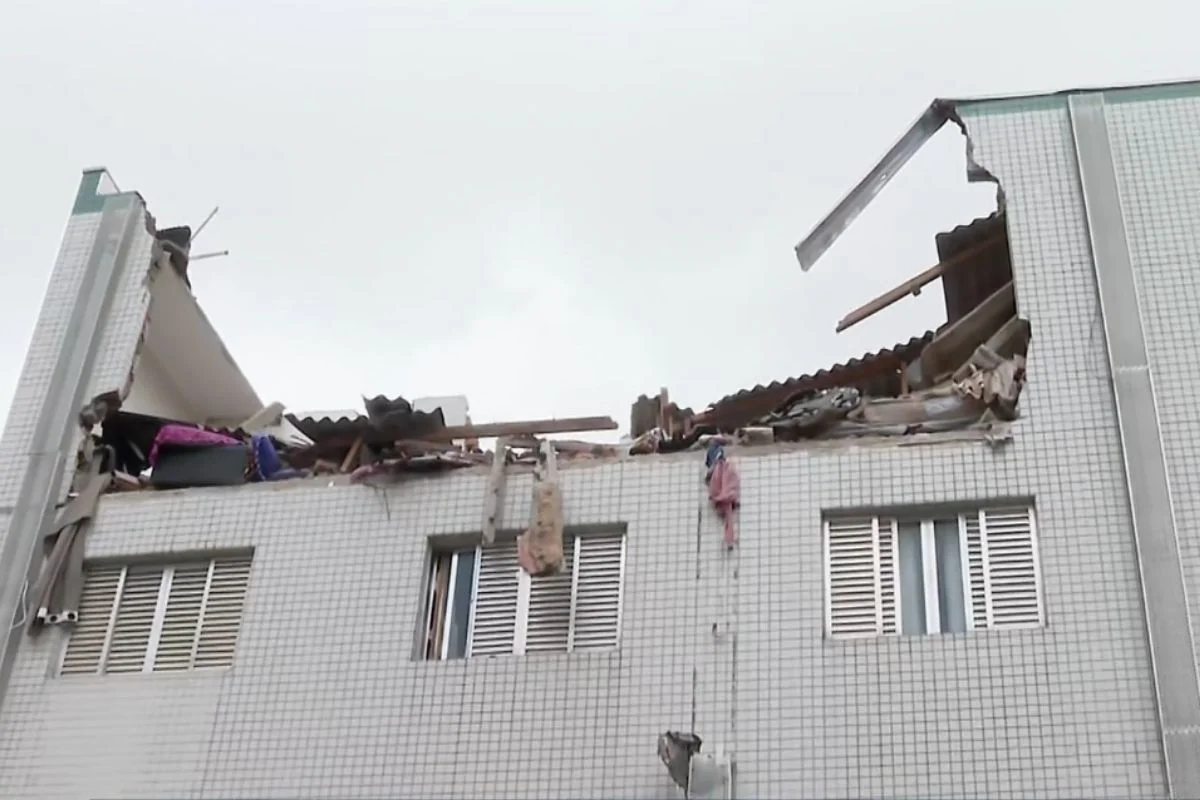 Explosão de botijão de gás deixa duas pessoas gravemente feridas em prédio no litoral paulista
