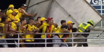 Torcida do Sport em briga no Estádio Rei Pelé - 