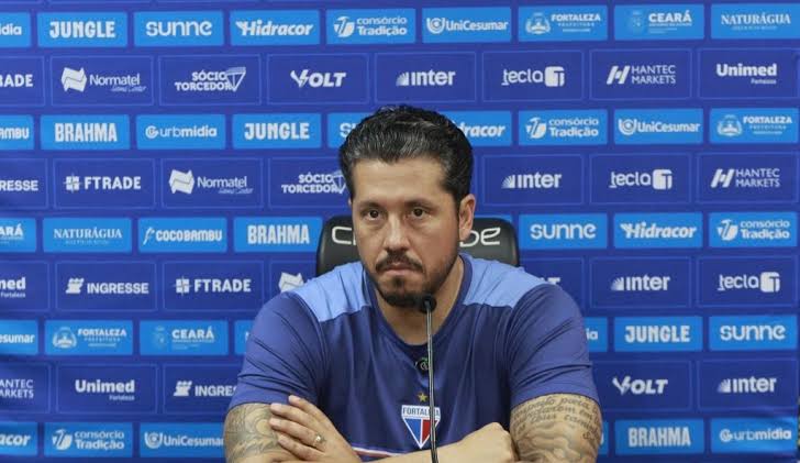 Treinador vem para substituir Léo Condé que deixou o clube após 6 meses no comando