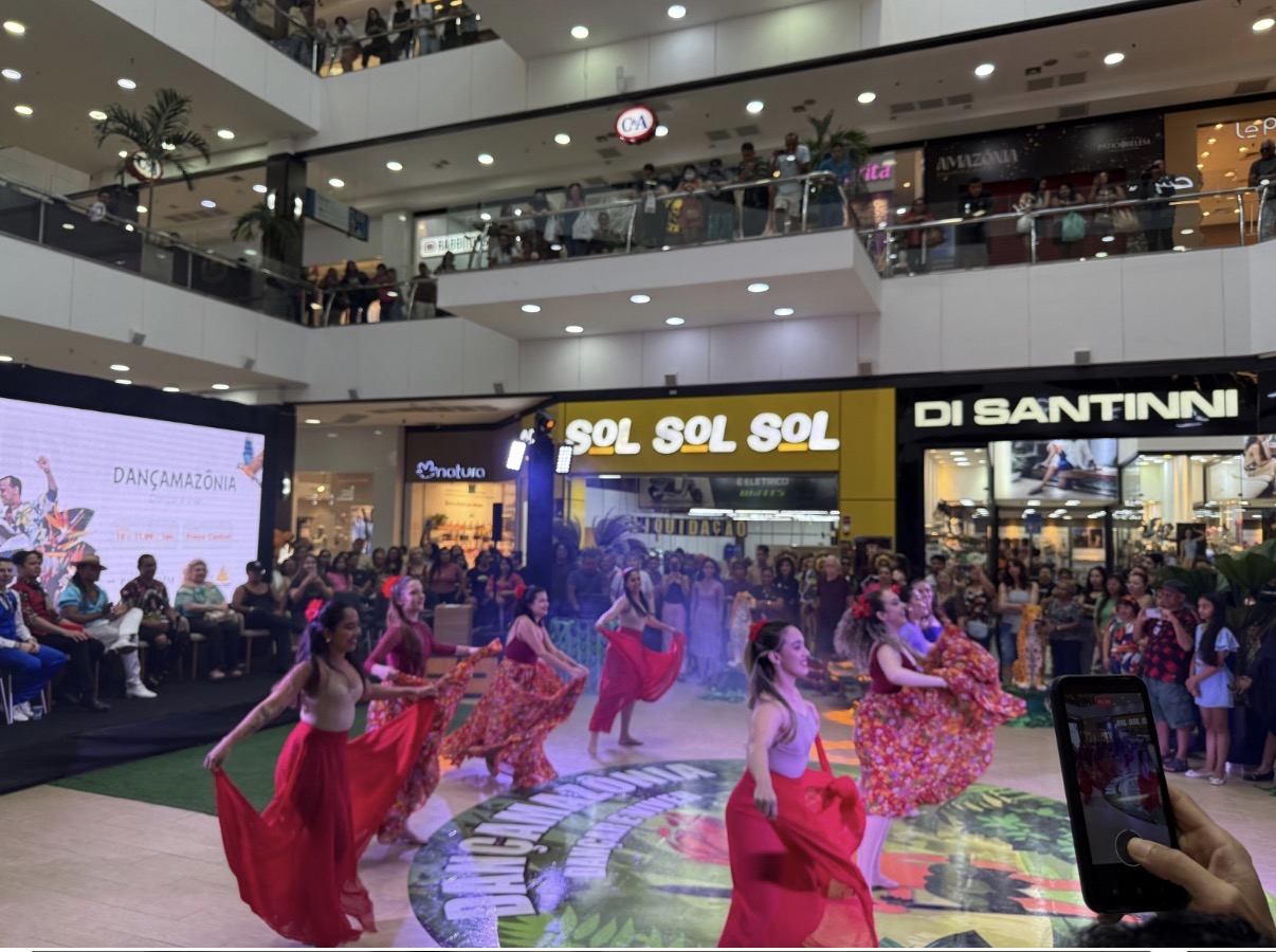 O público pode conferir desde modalidades clássicas e contemporâneas, como balé, hip-hop, flamenco e dança de salão, até a vibração inconfundível dos ritmos regionais