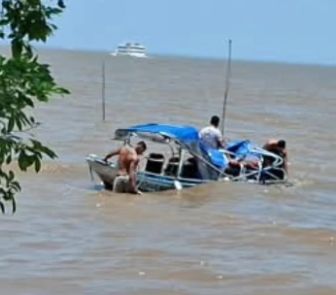 Imagem - Lancha escolar com onze crianças naufraga em Muaná, no Pará
