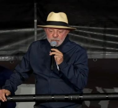 Imagem - Lula diz que Bolsonaro ‘legalizou’ Banco Master durante ato de campanha