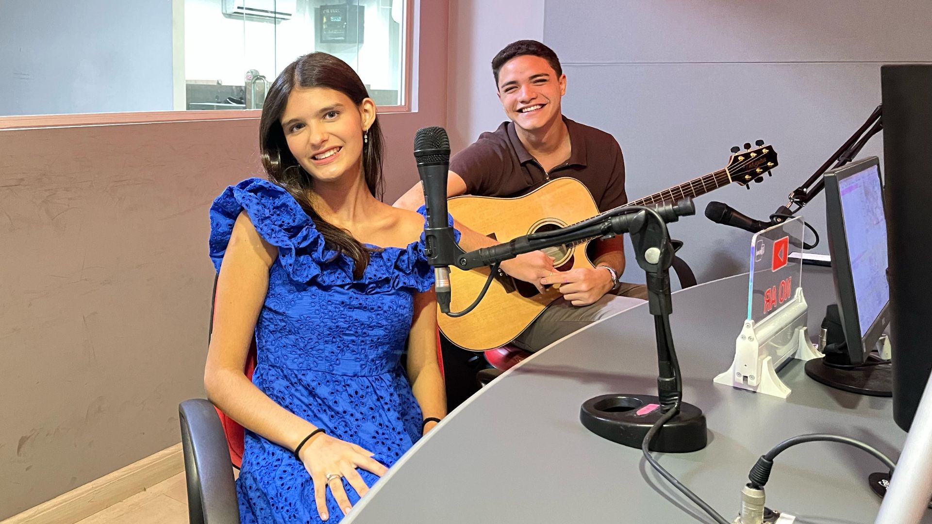 Bia Dourado lança primeiro álbum e apresenta show no Theatro da Paz