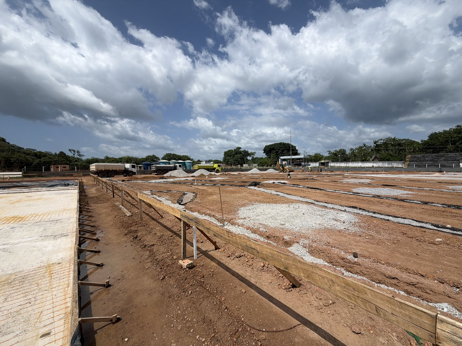 Clube trabalha na conclusão do pórtico de entrada, drenagem dos campos e implantação da estrutura do bloco principal do novo centro de treinamento