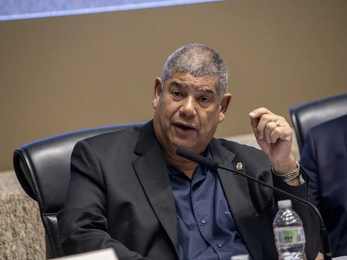 (Milton Leite chegou à Delegacia de Investigações sobre Entorpecentes (Dise) acompanhado de um advogado.)