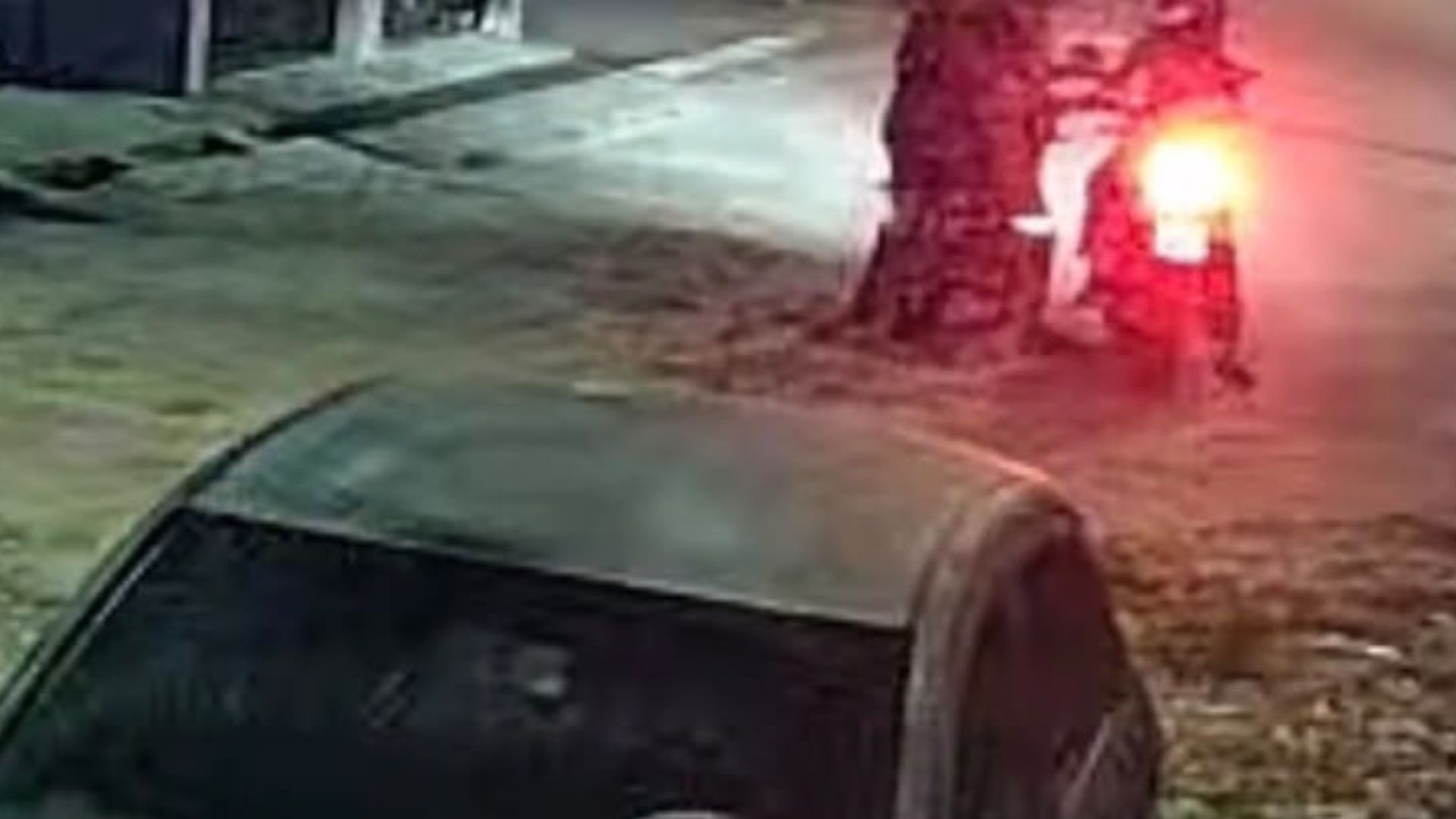 Motocicleta é roubada e ação é flagrada por câmeras de segurança no PAAR, em Ananindeua