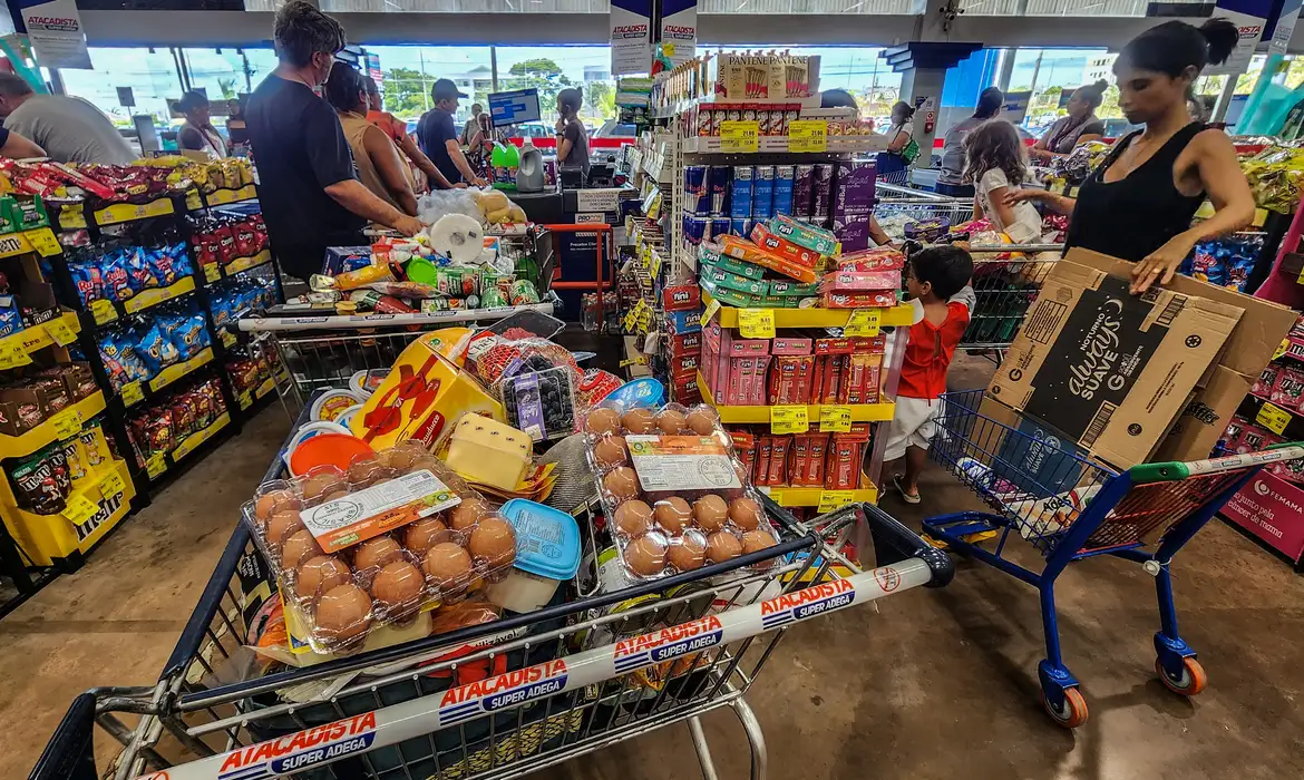 Imagem - AGU pede que STF reconheça validade do reajuste do Bolsa Família