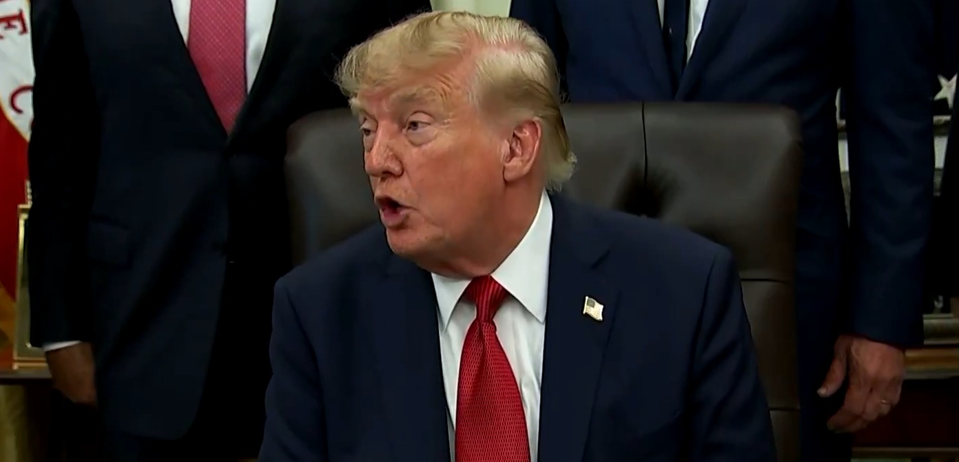 (Presidente dos Estados Unidos, Donald Trump)