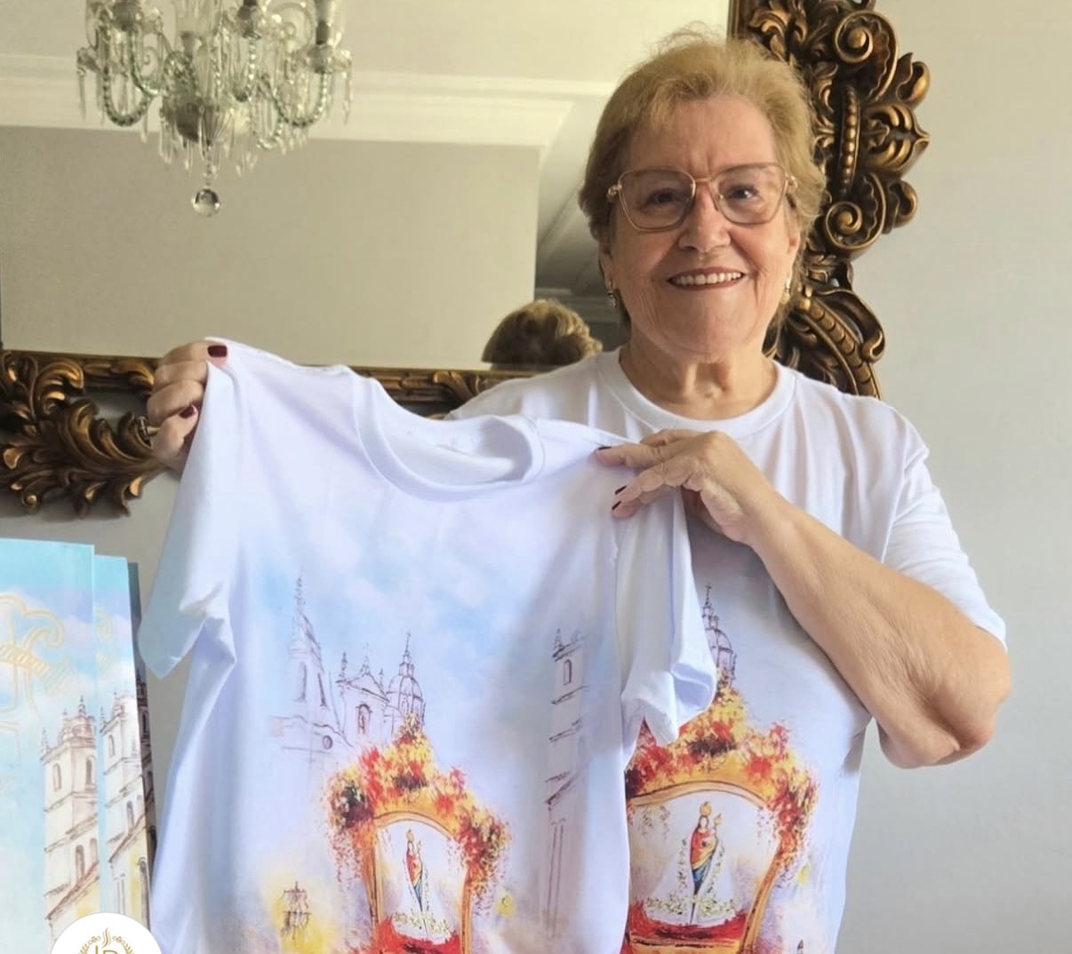 A artista plástica Celeste Heitmann que assina o desenho e a criação do manto de Nossa Senhora de Nazaré para o próximo Círio 