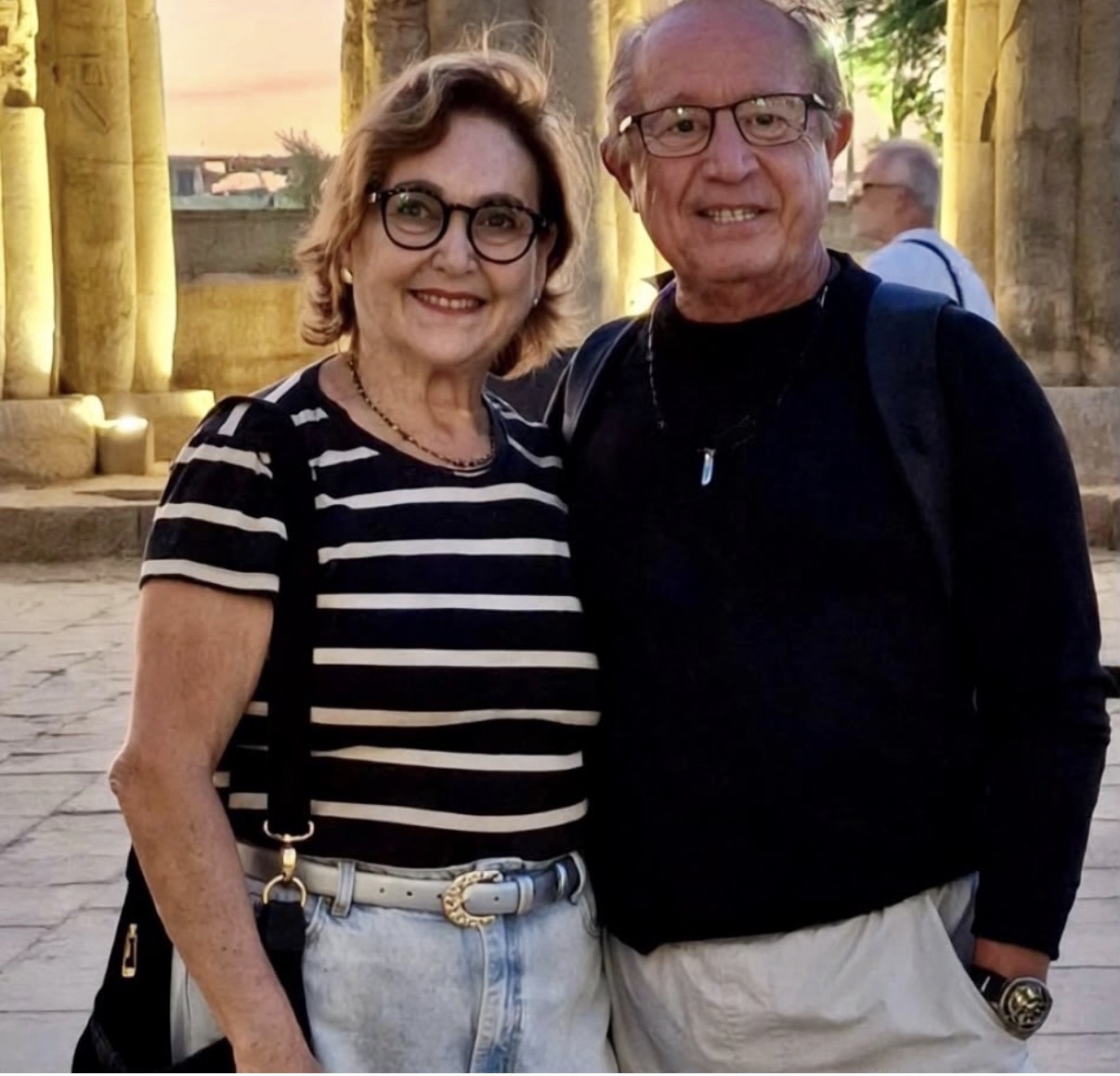 Os médicos, Cristina e Ronaldo Alves, curtem temporada de relax, no Egito. Retornam a  Belém para comemorar o aniversário dele, no final deste mês. 