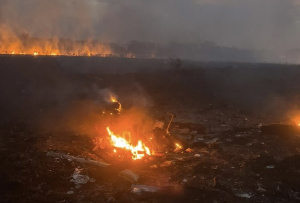Queda de avião que deixou dois mortos provocou incêndio em pastagem em MT —
