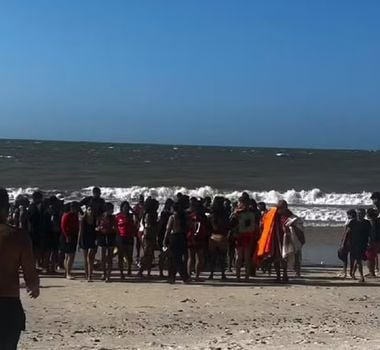 Imagem - Quatro crianças são resgatadas após se afogarem na Praia do Marahú, em Mosqueiro