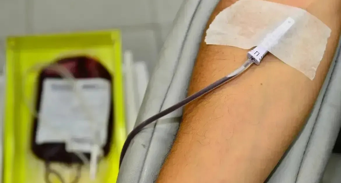 Mudança anunciada pela liderança da religião dá mais autonomia aos fiéis para decidir sobre doação e uso de partes do sangue, mas mantém a proibição da transfusão de sangue total.

