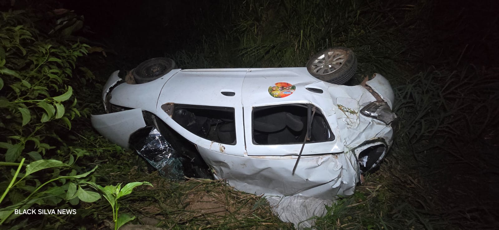 Veículo ficou completamente destruído - 