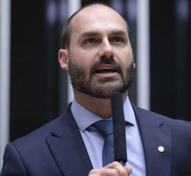 Imagem - Eduardo Bolsonaro é demitido da Polícia Federal por abandono de cargo