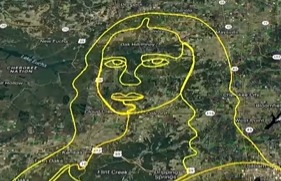 (A reprodução em 3D da trajetória da aeronave, gerada pela plataforma AirNav Radar, mostra a figura ganhando forma depois da decolagem em Bentonville, Arkansas.)