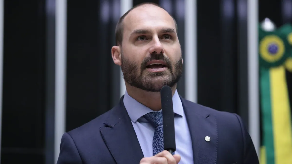 Eduardo Bolsonaro é demitido da Polícia Federal por abandono de cargo