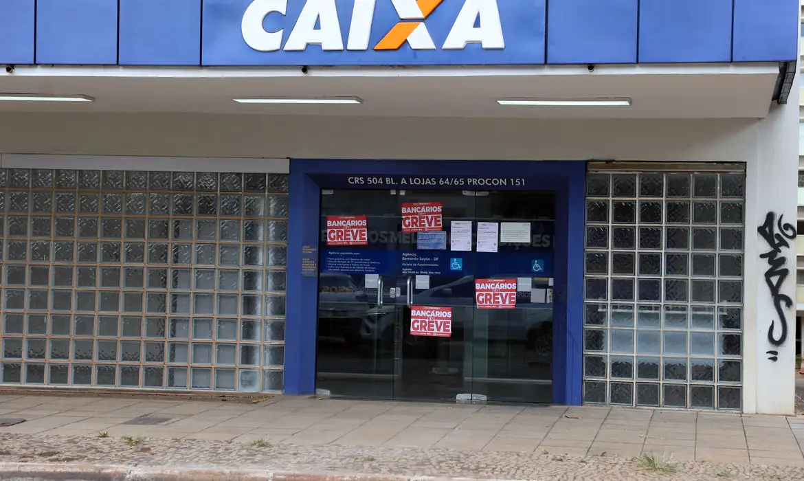 (O comando da greve deverá anunciar os próximos passos do movimento em breve.)