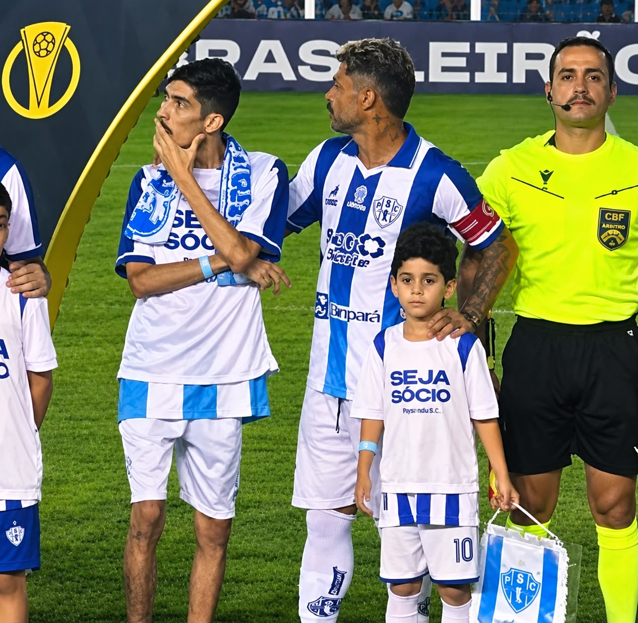 Pampam volta a entrar em campo, com o Marcinho -