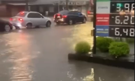 Temporal devasta cidades do RS com ventos de até 115 km/h e deixa quase 1 milhão sem luz