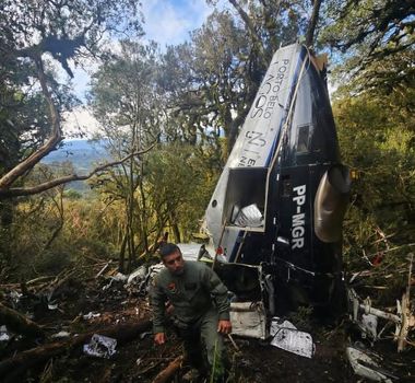 Imagem - Veja imagens do local de resgate onde helicóptero caiu com Rick e outros quatro