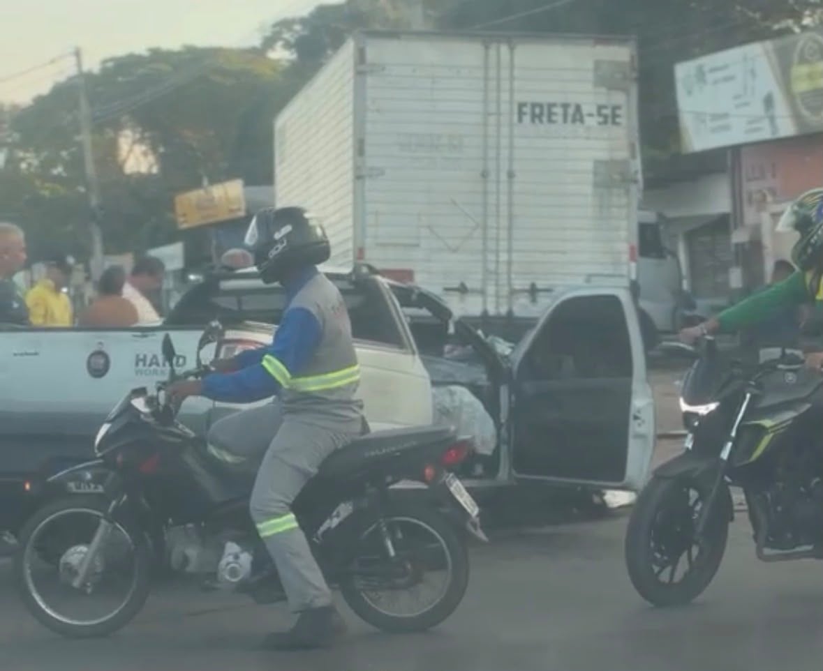 Carro fica destruído após colisão na BR-316, na Grande Belém