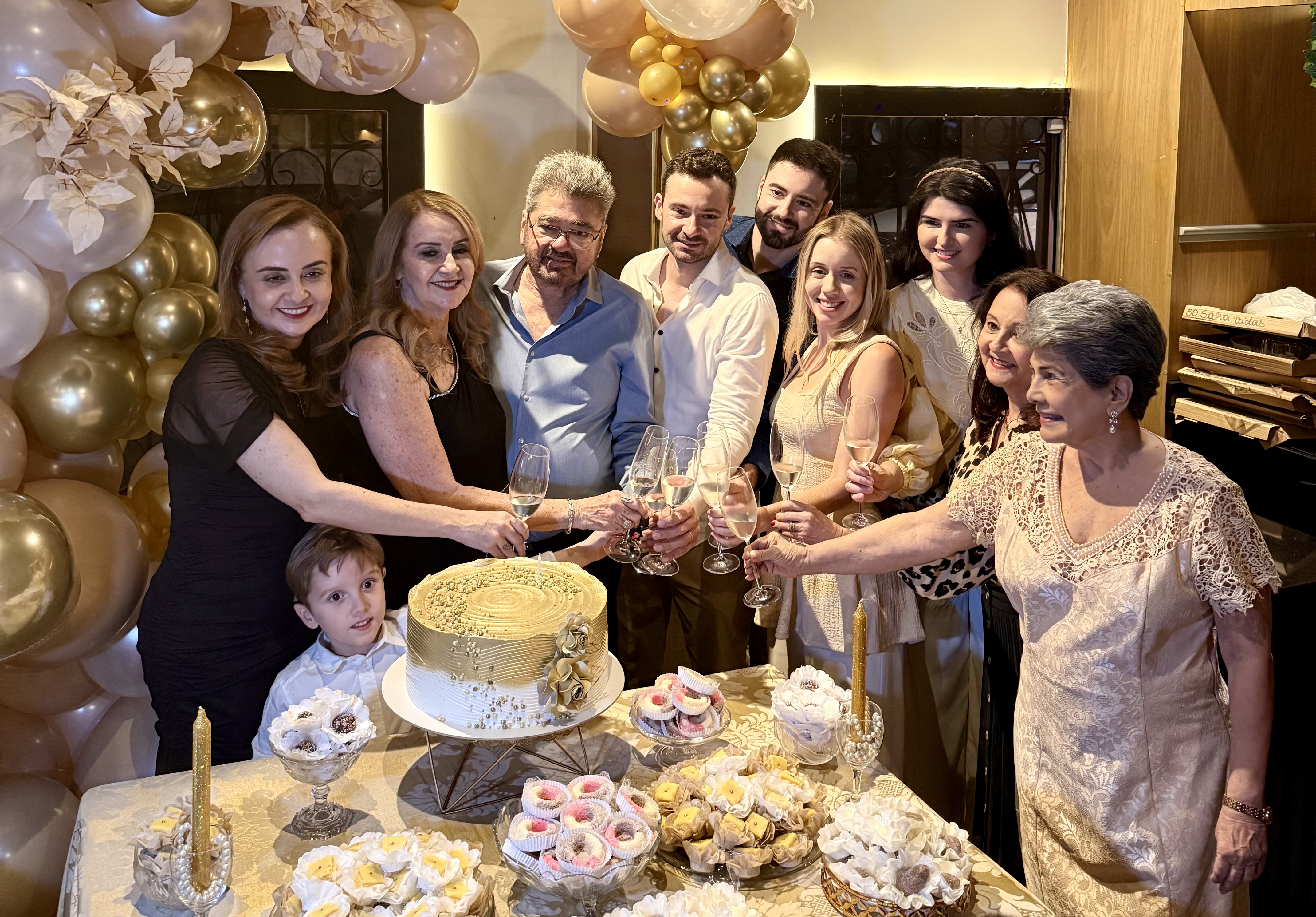 Com os familiares, brindando a vida!