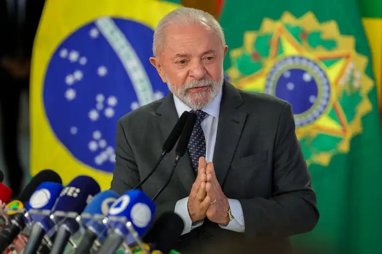 Dirigentes temem que medida em estudo pelo governo afete empresas de apostas e reduza investimentos em patrocínios no futebol brasileiro.