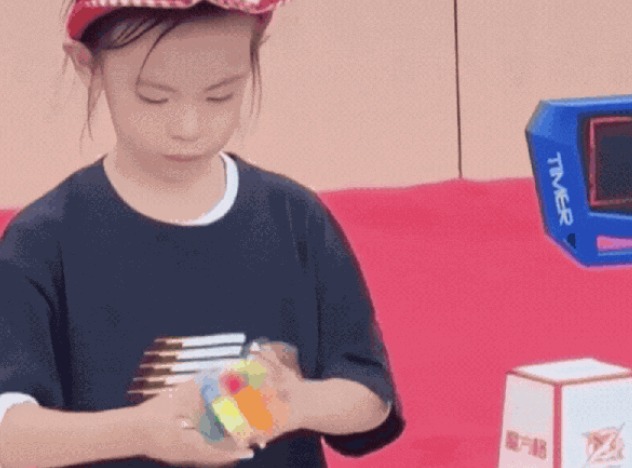 (Lian Yunzhi alcançou inicialmente a marca de 4,52 segundos no dia 12 de setembro, durante uma competição oficial reconhecida pela World Cube Association (WCA).