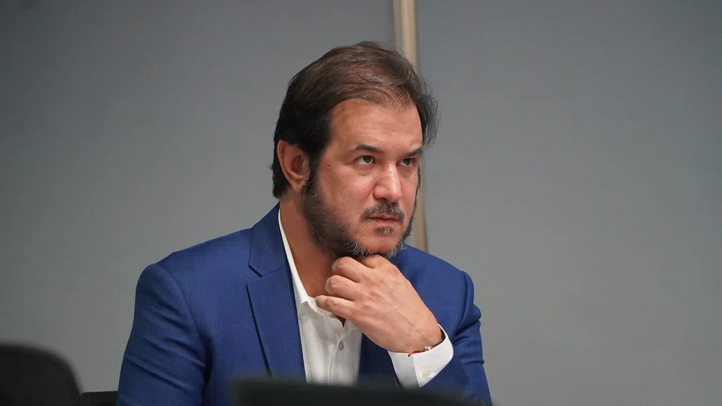 Presidente do União Brasil, Antônio Rueda é gravado em quarto de hotel em meio a acusações de agressão